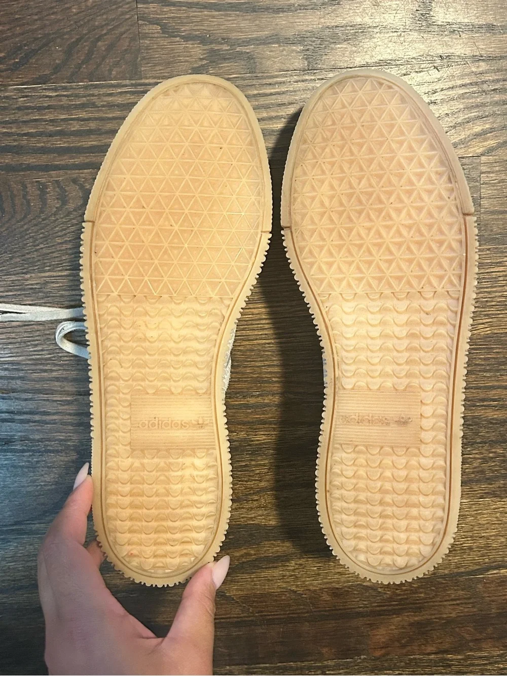 adidas Sambae- women’s 9.5